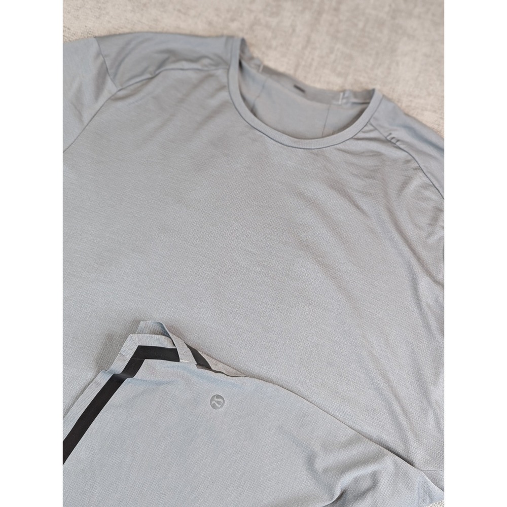Lululemon Shirt Men Grey Stripe Short Sleeve Athletic Workout Gym - Approx M
